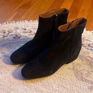 AQUATALIA WOMENS BOOTIES, BLACK SUEDE SIZE 5.5